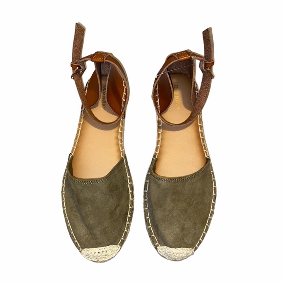 Old Navy Shoes - 🌿H•P 4/26🌿•sandal flats•
